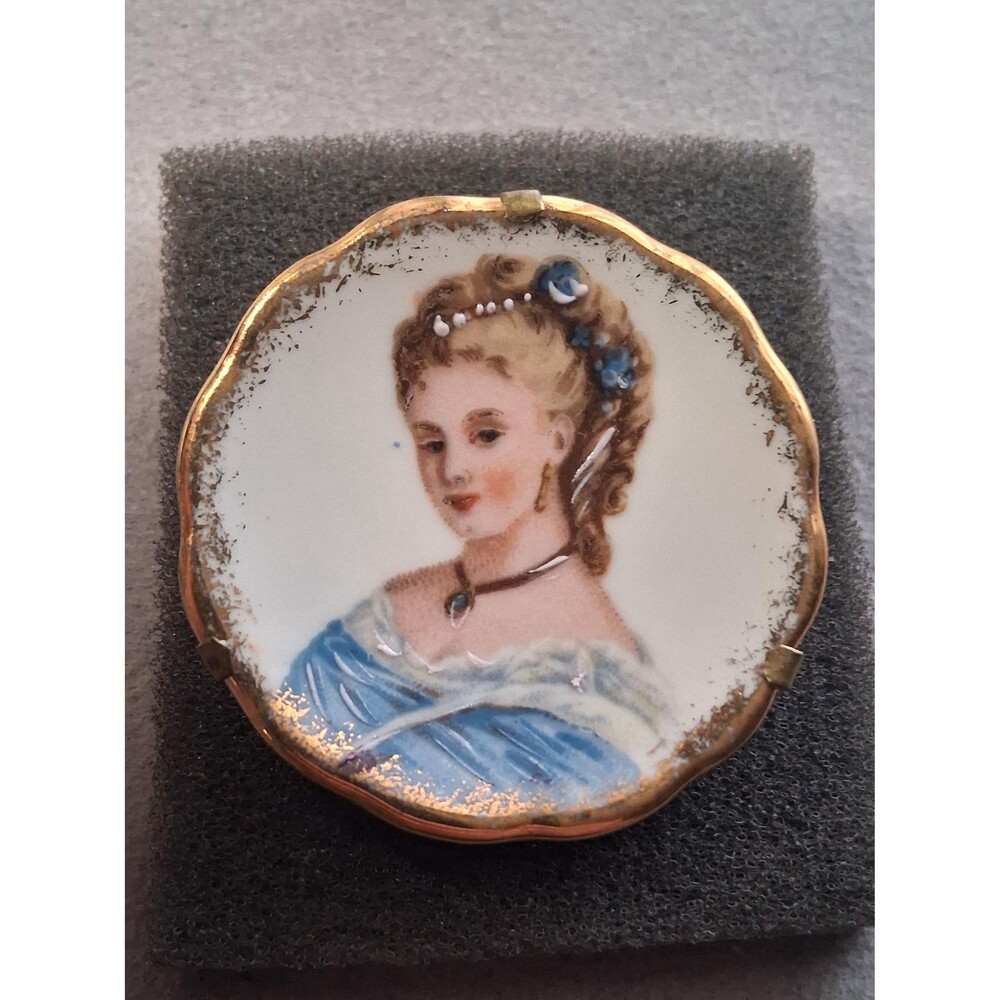Porcelain limoge France brooch, portrait of Victorian woman